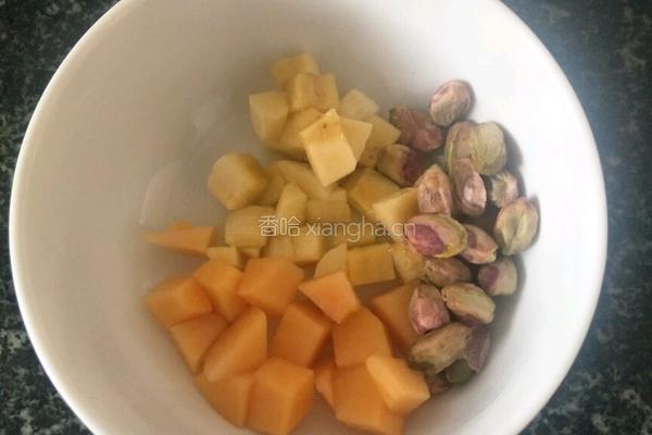 开心果薯片水果沙拉的做法图解1