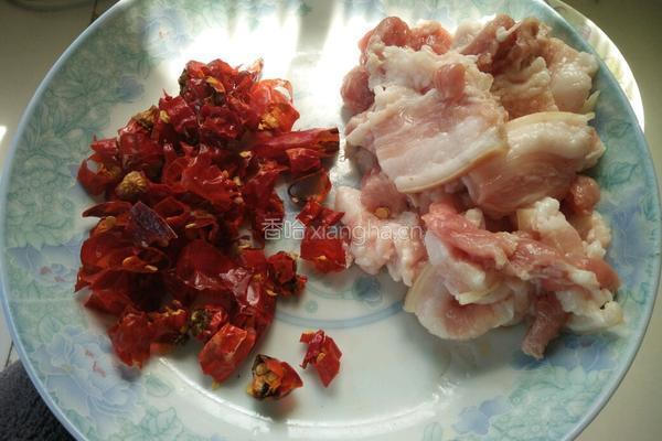 蒜苔炒肉的做法图解2