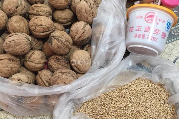 琥珀核桃仁的做法图解1