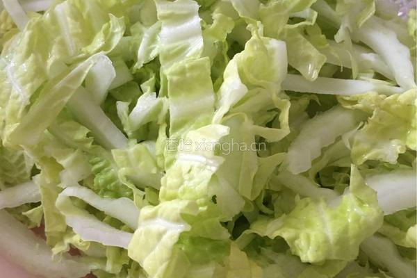 白菜炒红薯粉丝的做法图解3