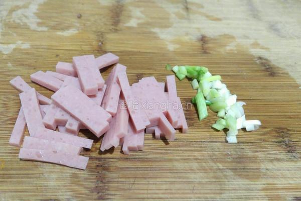 香菇榨菜丝的做法图解2