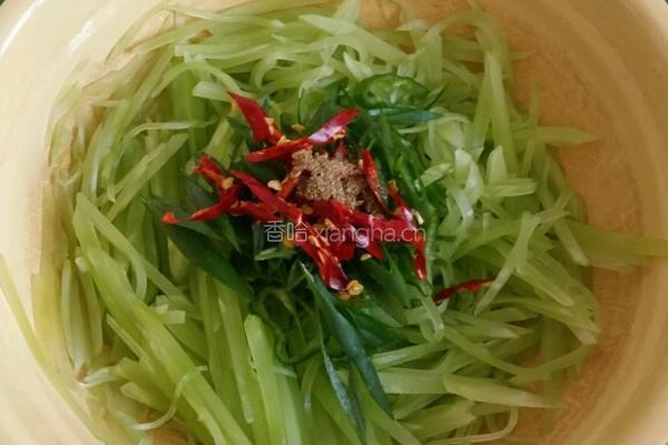 凉拌青笋丝的做法图解4