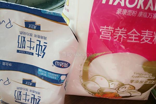 奶香千层花卷的做法图解1