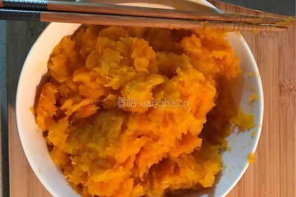 南瓜豆沙饼的做法图解2