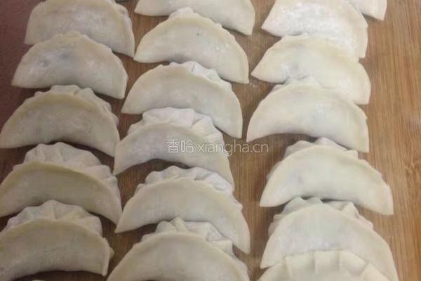 香菇胡萝卜肉饺的做法图解9
