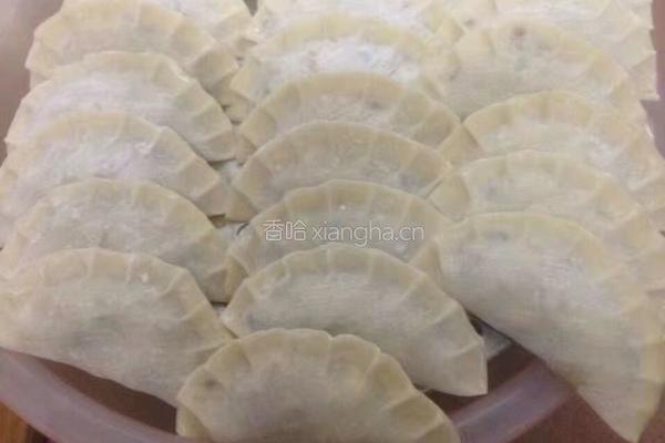 香菇胡萝卜肉饺的做法图解10