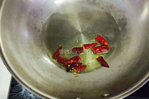 青蒜苗炒腊肉的做法图解3