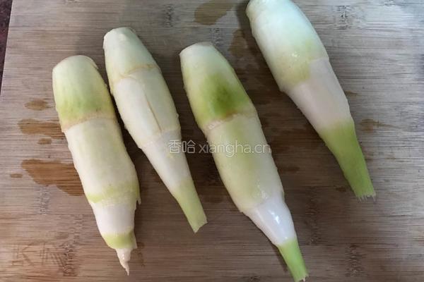 盐烤茭白的做法图解1
