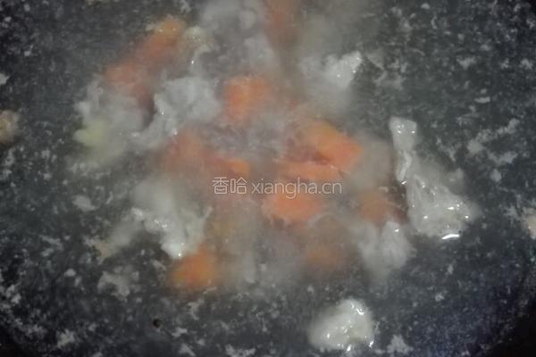 牛肉胡萝卜汤的做法图解2