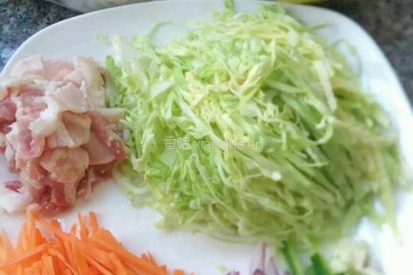 炒河粉 茼蒿汤的做法图解1
