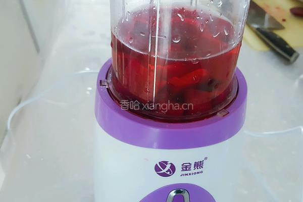 甜菜汁面饺子的做法图解2