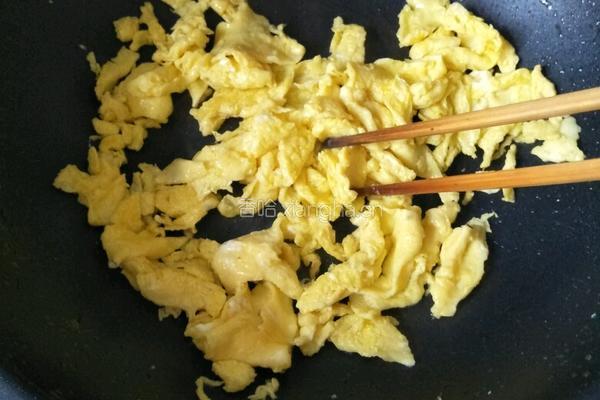 皮薄馅大的韭菜鸡蛋馅水饺的做法图解4