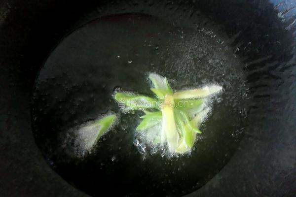 糖醋甘蓝菜的做法图解3