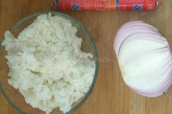 酱油炒饭的做法图解1
