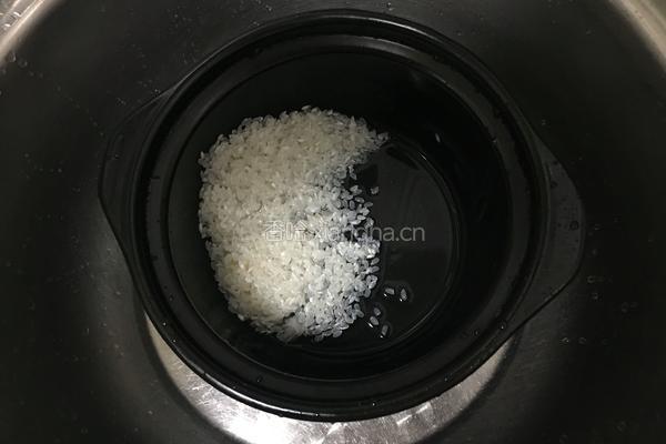 石斛南瓜砂锅粥的做法图解1