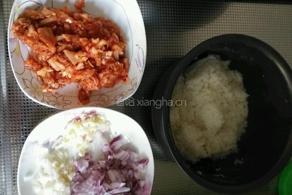 泡菜炒饭的做法图解1