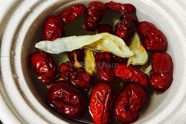 大枣炖花胶的做法图解5