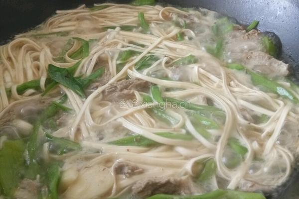 豆角猪肉面条的做法图解8