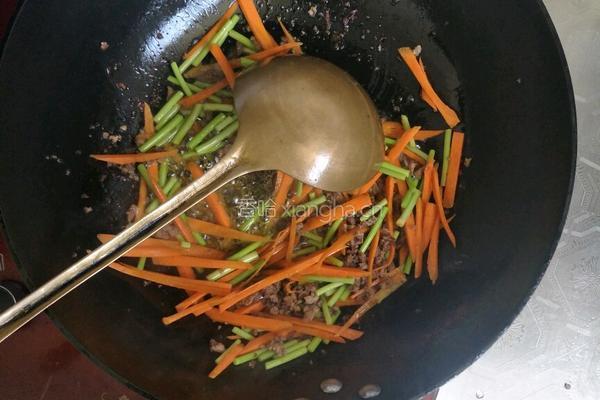 牛肉炒米粉的做法图解2