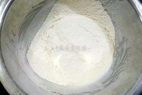 青井老师の酸奶戚风的做法图解4