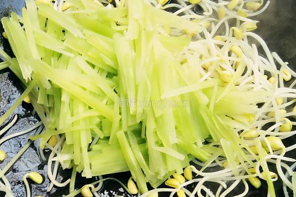 黄豆芽炒莴笋的做法图解4