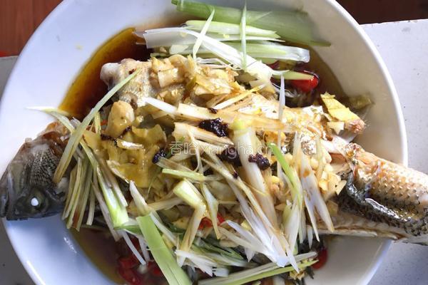 川味泡菜清蒸鲈鱼的做法图解8