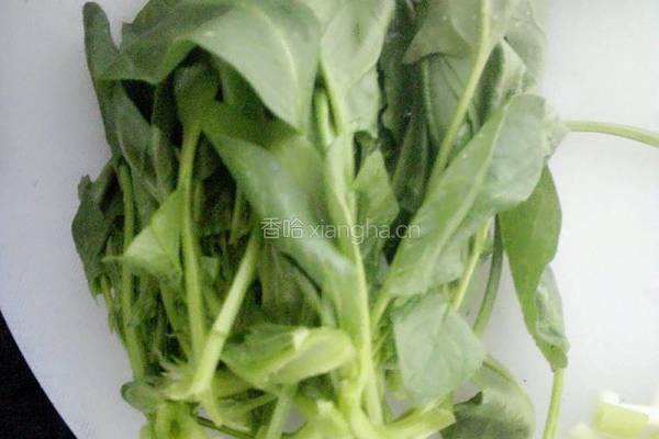西红柿菠菜鸡蛋面的做法图解1