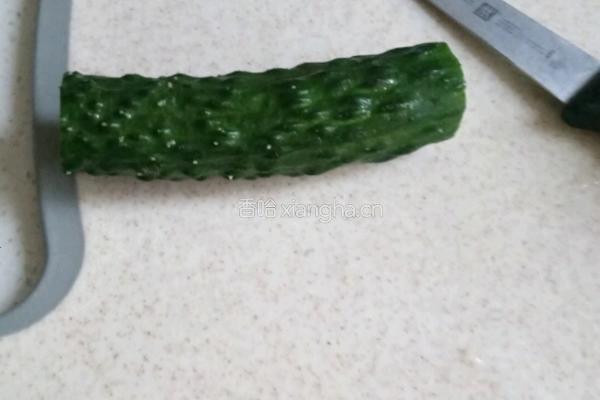 蓑衣黄瓜的做法图解1