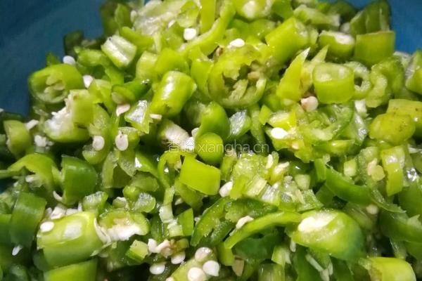 青椒蛋饼的做法图解1