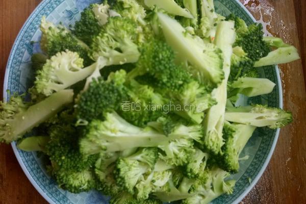 西兰花炒牛肉的做法图解4