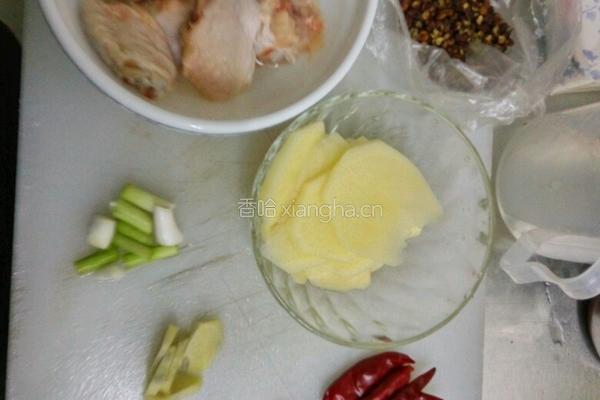香辣鸡翅的做法图解1