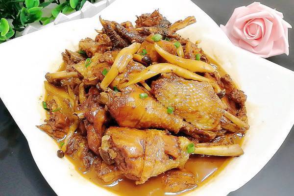 小土鸡炖蘑菇