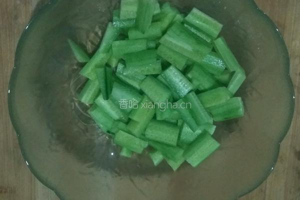 黄瓜拌拉皮的做法图解2