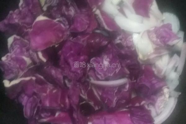 爆炒紫甘蓝的做法图解3