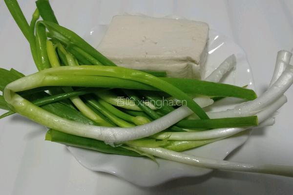 小葱拌豆腐的做法图解1