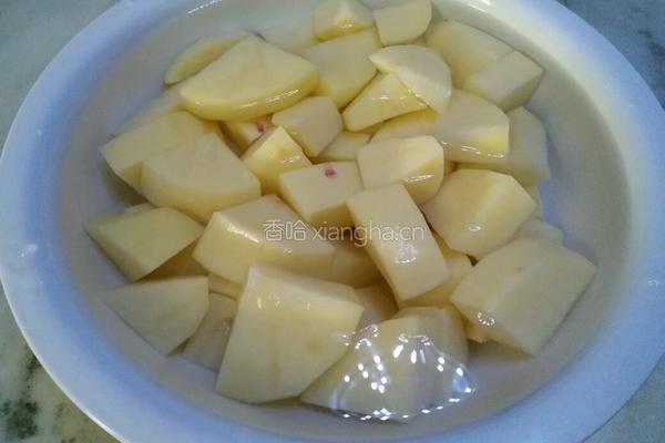 土豆焖排骨的做法图解2