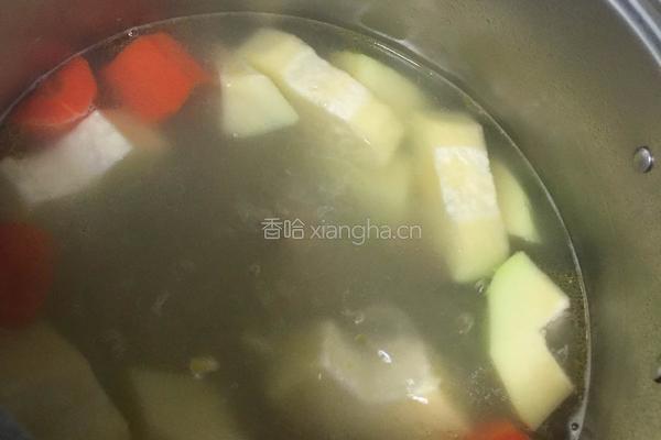 木瓜玉米胡萝卜猪骨汤的做法图解4