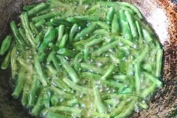 干煸豆角的做法图解1