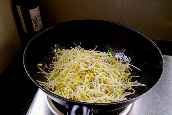 青蒜炒黄豆芽的做法图解9