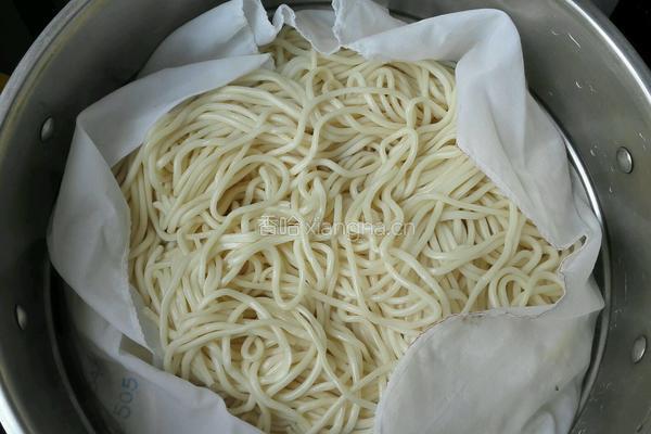 蔬菜炒面的做法图解1