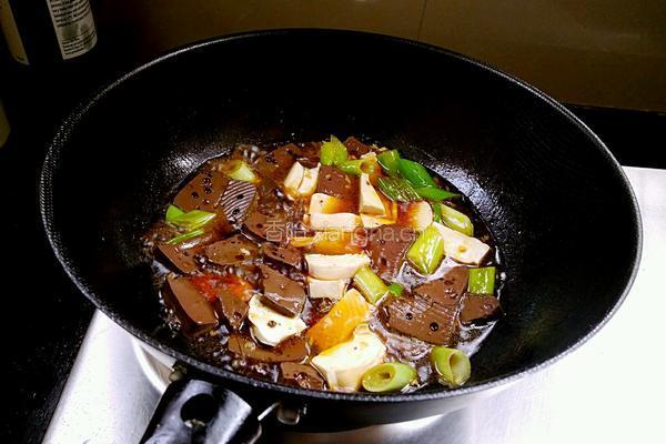 家常豆腐猪血的做法图解16