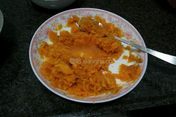 奇怪多样红薯饼的做法图解1