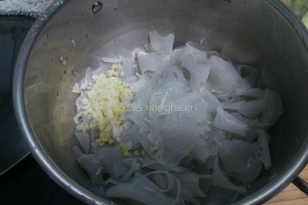 黄瓜薄荷拌绿豆粉皮的做法图解1