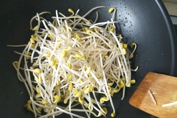 黄豆芽煎豆腐的做法图解3