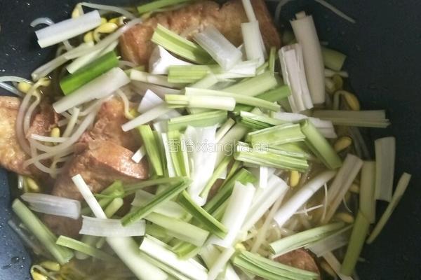 黄豆芽煎豆腐的做法图解6