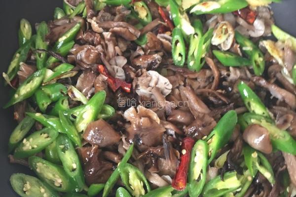 榛蘑尖椒肉丝的做法图解7