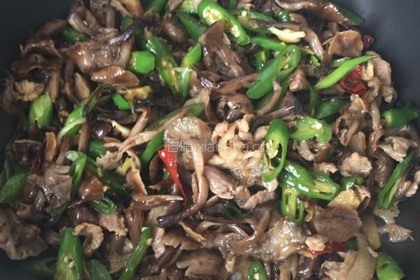 榛蘑尖椒肉丝的做法图解8