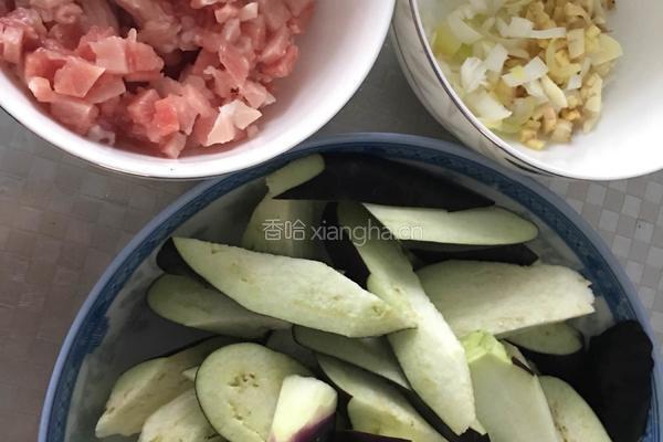 肉末茄子的做法图解1
