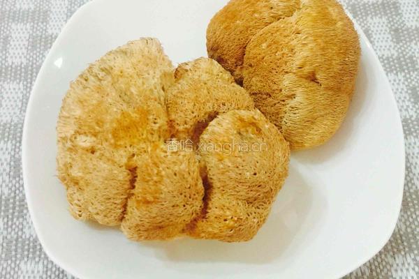 猴头菇炖鸡汤的做法图解1