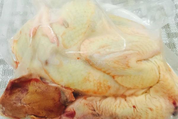 猴头菇炖鸡汤的做法图解3